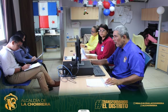 Acto de licitación pública para la construcción del campo deportivo de Valle Dorado.